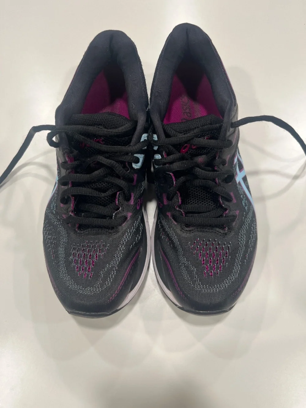 ASICS GT-2000 7 Running Shoes - size 6.5
